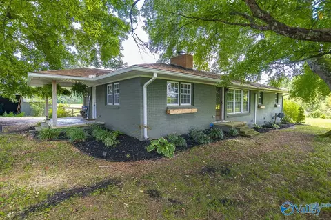 134 Old Huntsville Rd, Fayetteville, TN 37334