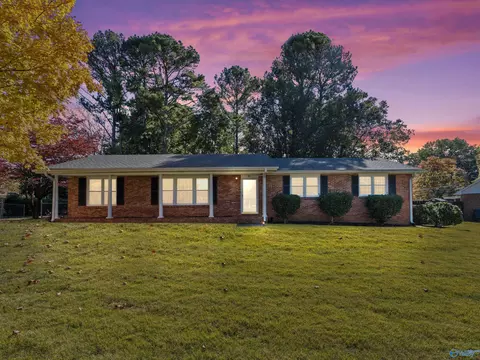 325 Spring Valley Ct, Huntsville, AL 35802
