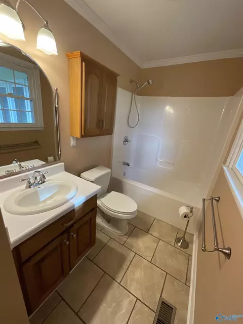 Bath - 935 Apollo Rd, Arab, AL 35016 photo 2 of 2