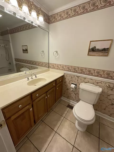 Bath - 935 Apollo Rd, Arab, AL 35016 photo 1 of 2