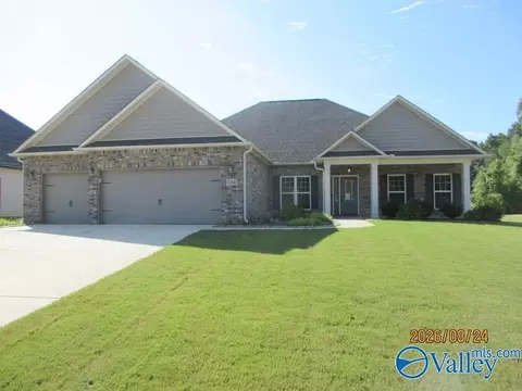 104 Tara Dr, Huntsville, AL 35811