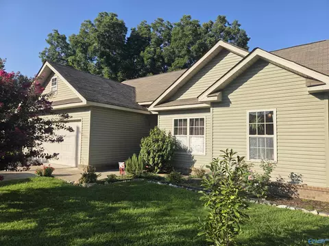 1204 White St, Hartselle, AL 35640