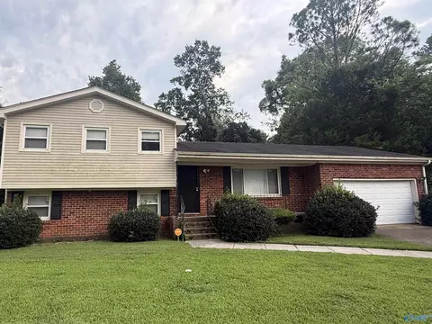 3905 Gardenside Dr, Huntsville, AL 35810