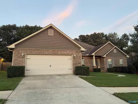 7922 Gabriela Dr, Huntsville, AL 35806