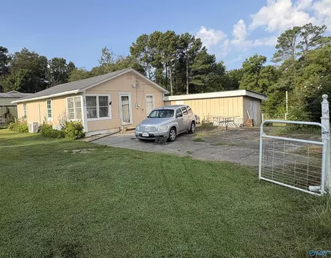 1571 Snow Point Rd, Guntersville, AL 35976