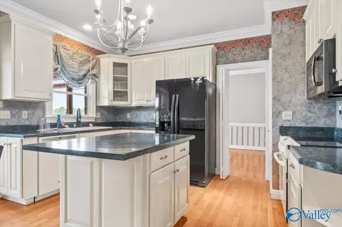 Kitchen - 589 Cobb Rd, Arab, AL 35016 photo 3 of 4