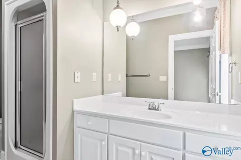 Bath - 589 Cobb Rd, Arab, AL 35016 photo 2 of 5