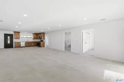 Living - 681 Barron Dr, Fyffe, AL 35971 photo 3 of 6