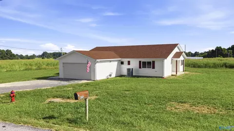 681 Barron Dr, Fyffe, AL 35971