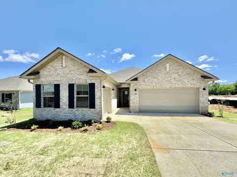 7230 Maple Creek Dr, Owens Cross Roads, AL 35763