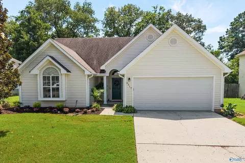2517 Bonnie Oaks Dr, Huntsville, AL 35803