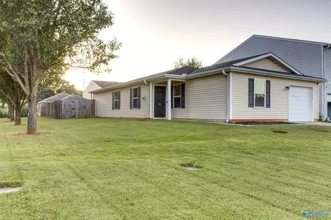 100 Springbok Dr, Harvest, AL 35749