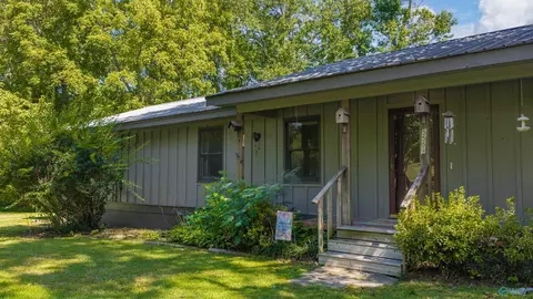 Exterior - 5559 E River Rd, Mentone, AL 35984 photo 4 of 8