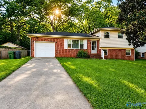 3651 NW Marymont Dr, Huntsville, AL 35810