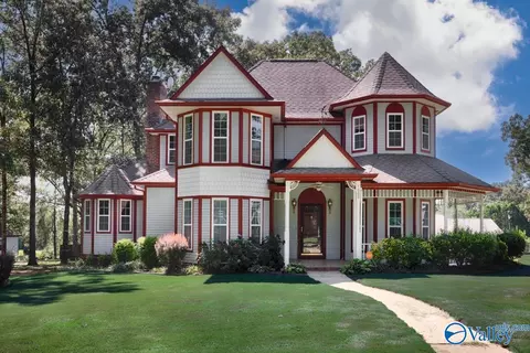 1000 Walker Ln, New Market, AL 35761