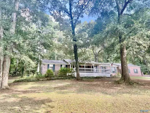 2000 Westwood Cir, Hartselle, AL 35640