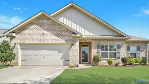 224 Harbor Glen Dr, Madison, AL 35756