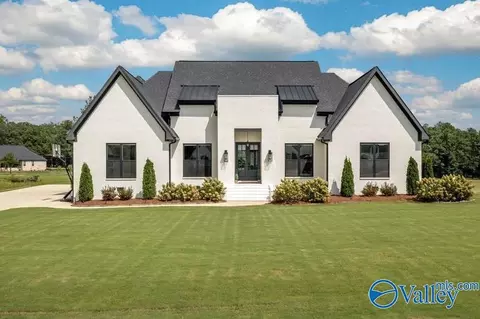 75 Pebble Ln, Gadsden, AL 35901