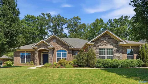4737 Autumn Dusk Dr, Owens Cross Roads, AL 35763