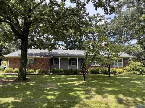 1901 Morningside Dr, Hartselle, AL 35640