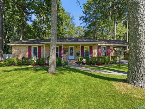 504 Hermitagewood Dr, Huntsville, AL 35806