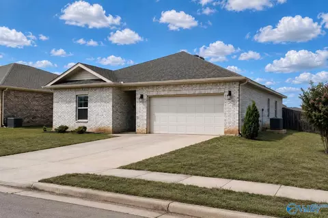 145 Kingsford St, Meridianville, AL 35759