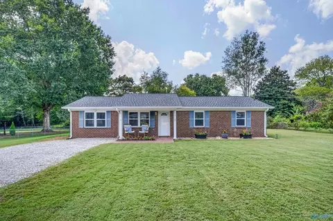 102 Cindy Dr, New Market, AL 35761