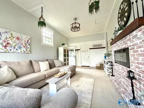 Living - 315 Circle Dr, Dutton, AL 35744 photo 2 of 4
