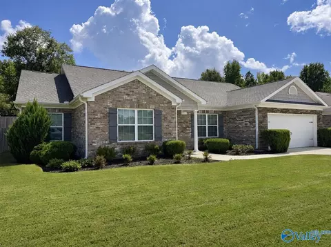 312 Dominion Dr, Hartselle, AL 35640