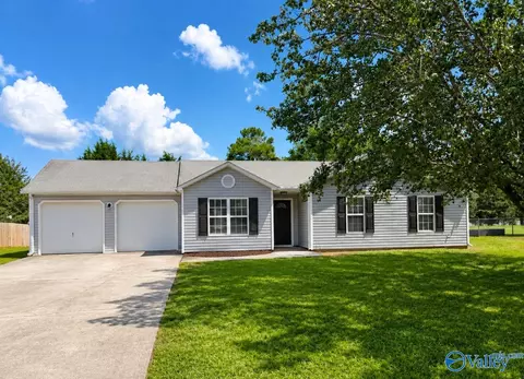 220 Barberry Ln, Toney, AL 35773