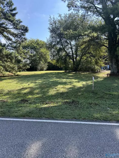 561 Walnut Grove Rd, Hazel Green, AL 35761