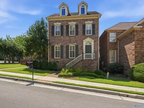 58 Northampton Dr, Huntsville, AL 35801