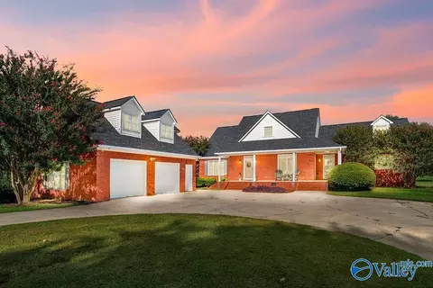 400 Plantation Pointe Rd, Scottsboro, AL 35768