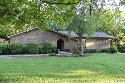 51 Spring Valley Trl, Hartselle, AL 35640