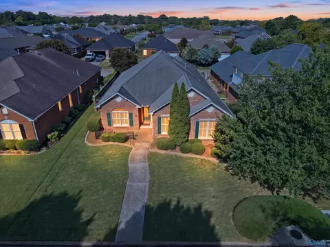 1003 Danbury Ln, Decatur, AL 35601