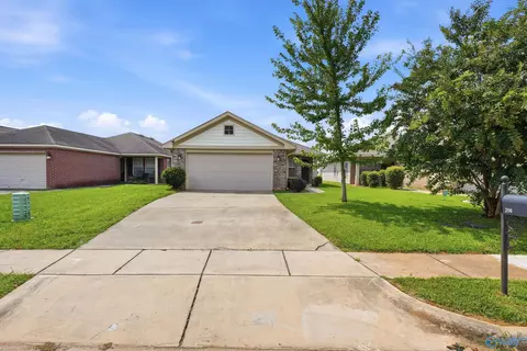 208 Bermuda Lakes Dr, Meridianville, AL 35759