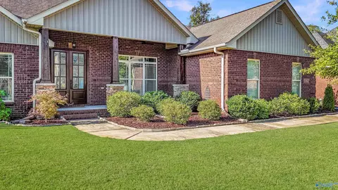 129 Misty River Ln, Huntsville, AL 35824