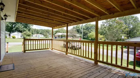 Exterior - 901 3rd Ave, Arab, AL 35016 photo 3 of 5
