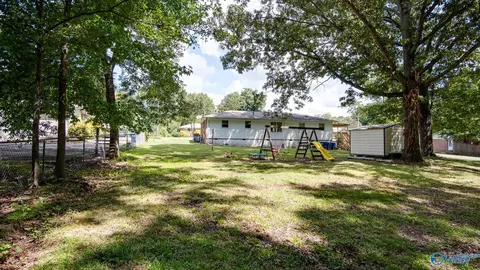 Exterior - 901 3rd Ave, Arab, AL 35016 photo 4 of 5