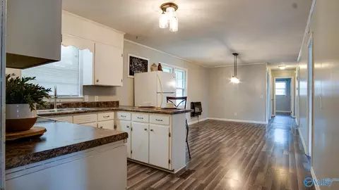 Entry Way - 901 3rd Ave, Arab, AL 35016 photo 1 of 2