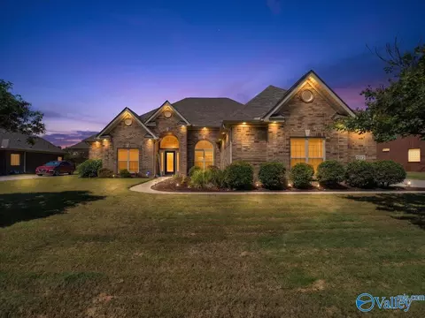 3112 Sandstone St, Owens Cross Roads, AL 35763