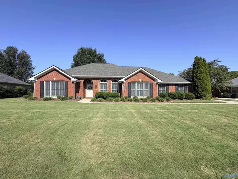 2369 Villaret Dr, Huntsville, AL 35803
