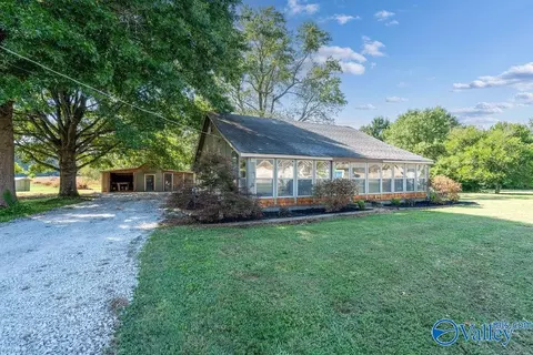 628 Walt Campbell Rd, Hazel Green, AL 35750