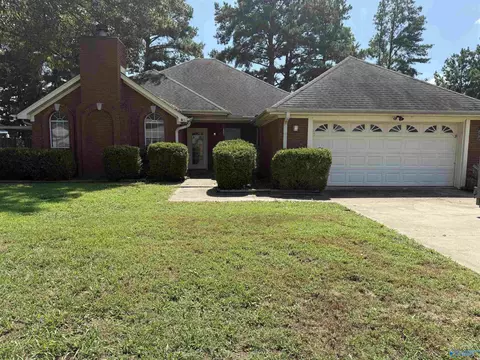 1939 S Brownstone Ct, Decatur, AL 35603