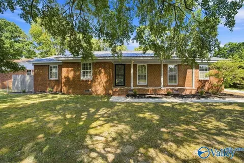 1910 Azalea Cir, Decatur, AL 35601