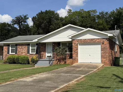 2208 Rodgers Dr, Huntsville, AL 35811