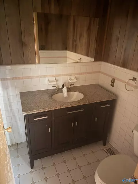Bath - 3624 County Road 217, Trinity, AL 35673 photo 2 of 2