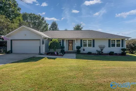 1114 Cimarron Dr, Scottsboro, AL 35769