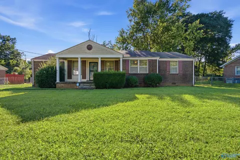 3909 Lakeview Dr, Huntsville, AL 35810