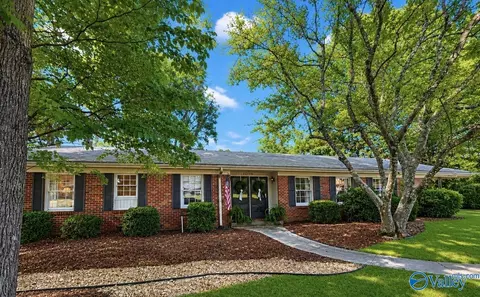 2406 Greenwood Dr, Decatur, AL 35601